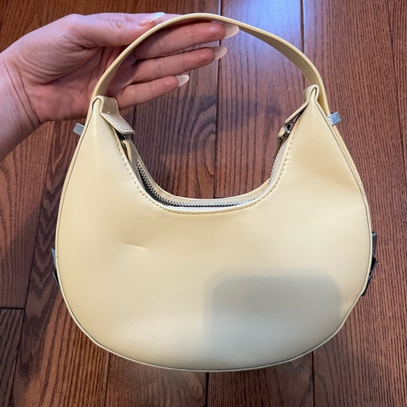 Yellow accent purse! - Picture 3 of 4
